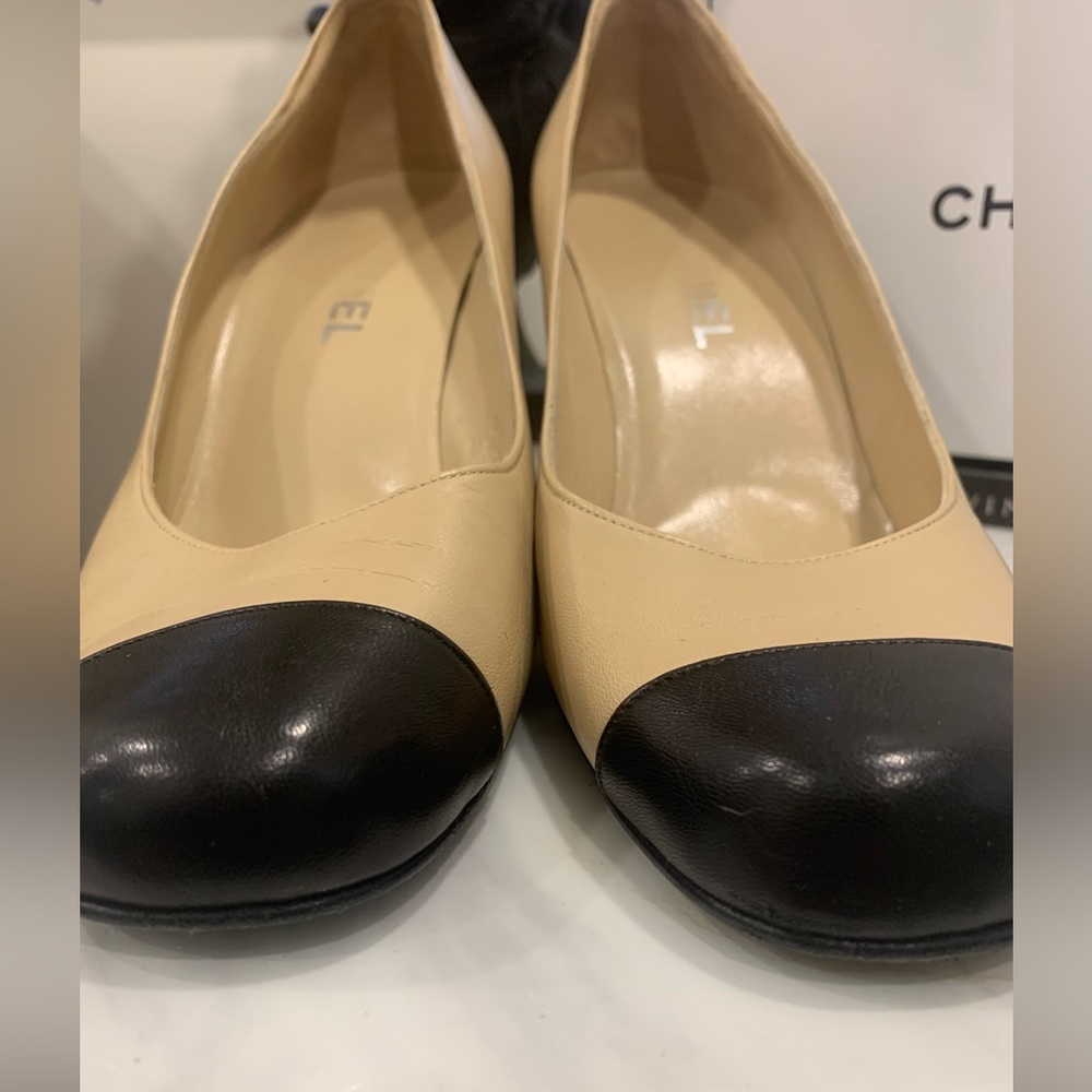 - CHANEL Capped toe Round Heels In nude & Black Size 41 - Picture 8 of 13